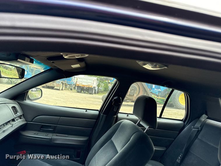 image for item ED4319 2003 Ford Crown Victoria Police Interceptor 