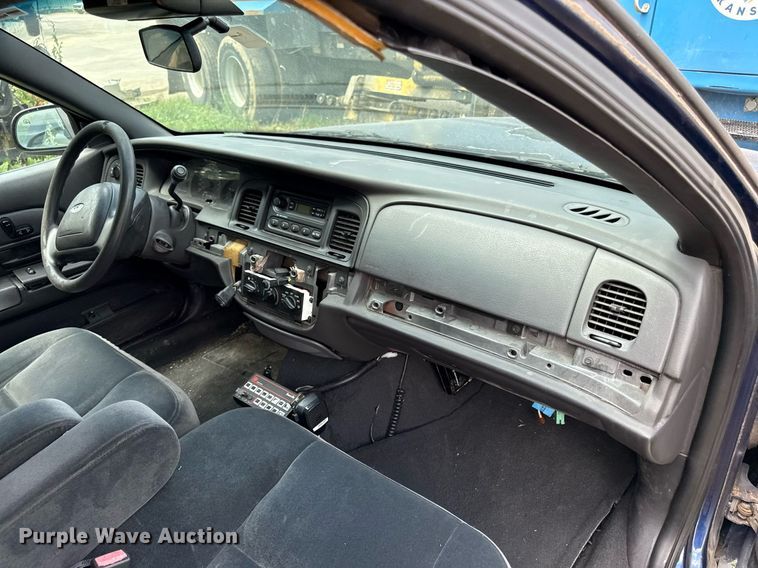 image for item ED4319 2003 Ford Crown Victoria Police Interceptor 