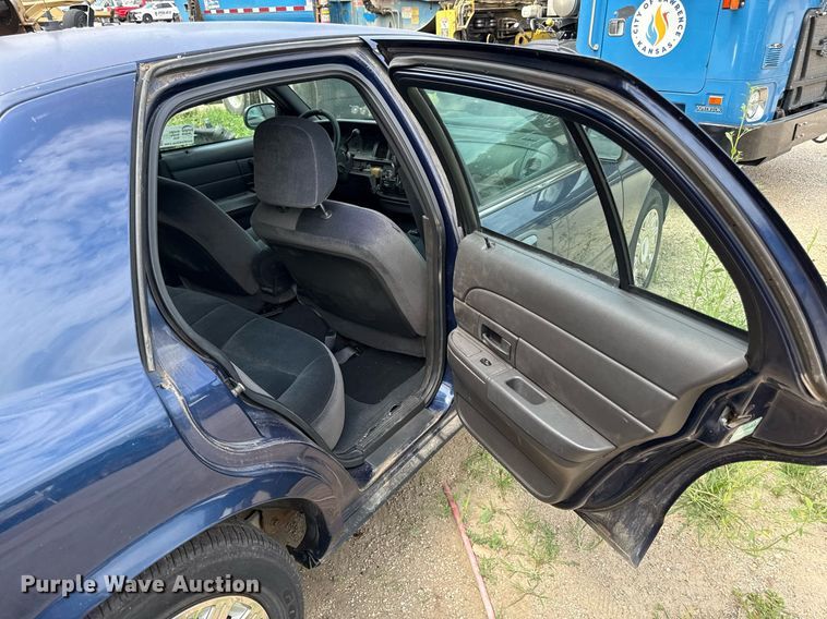 image for item ED4319 2003 Ford Crown Victoria Police Interceptor 