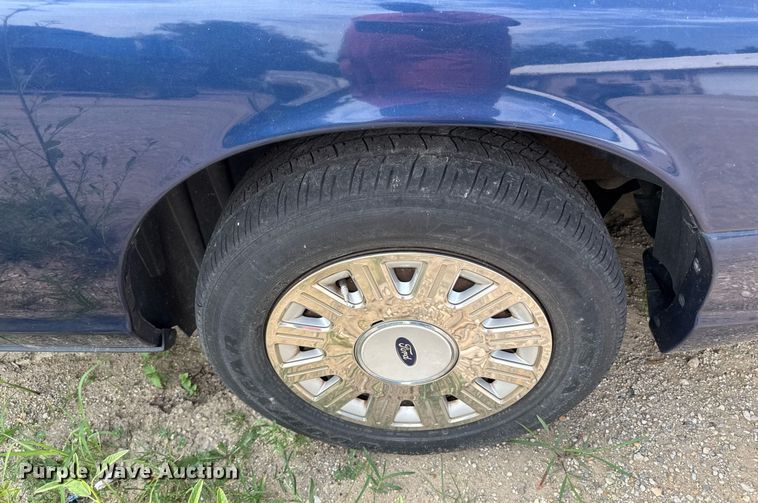 image for item ED4319 2003 Ford Crown Victoria Police Interceptor 