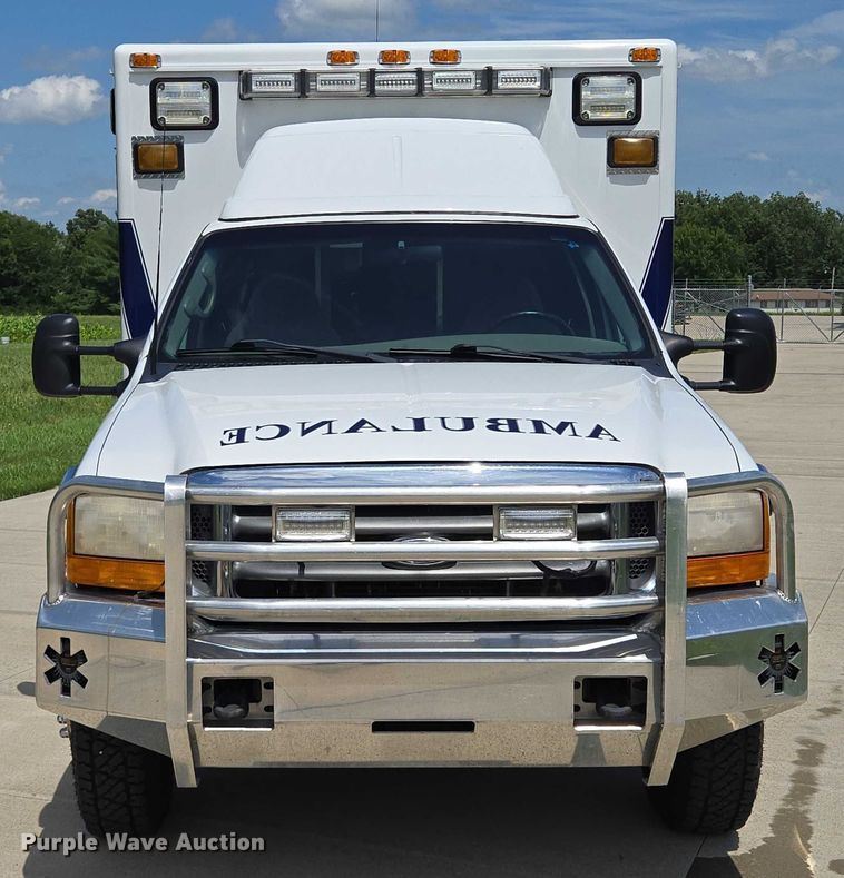 image for item EF1749 2000 Ford F350 Super Duty XLT ambulance
