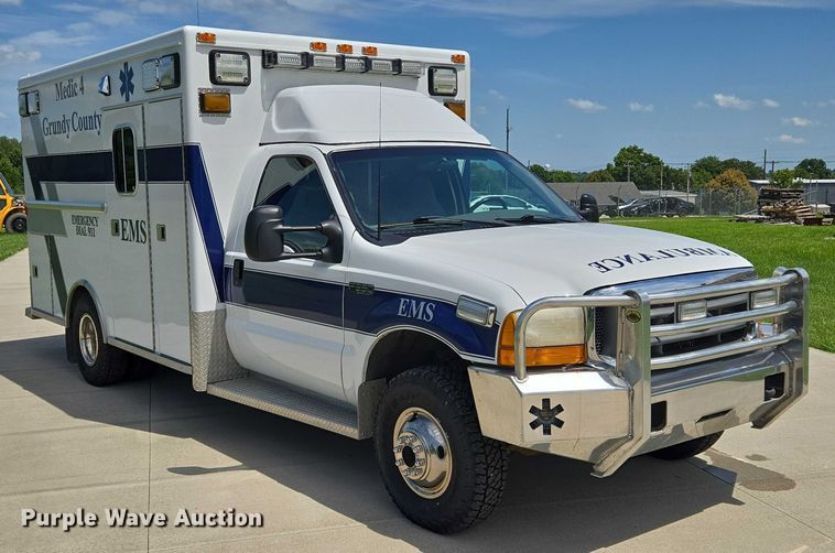 image for item EF1749 2000 Ford F350 Super Duty XLT ambulance