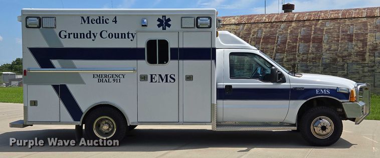 image for item EF1749 2000 Ford F350 Super Duty XLT ambulance