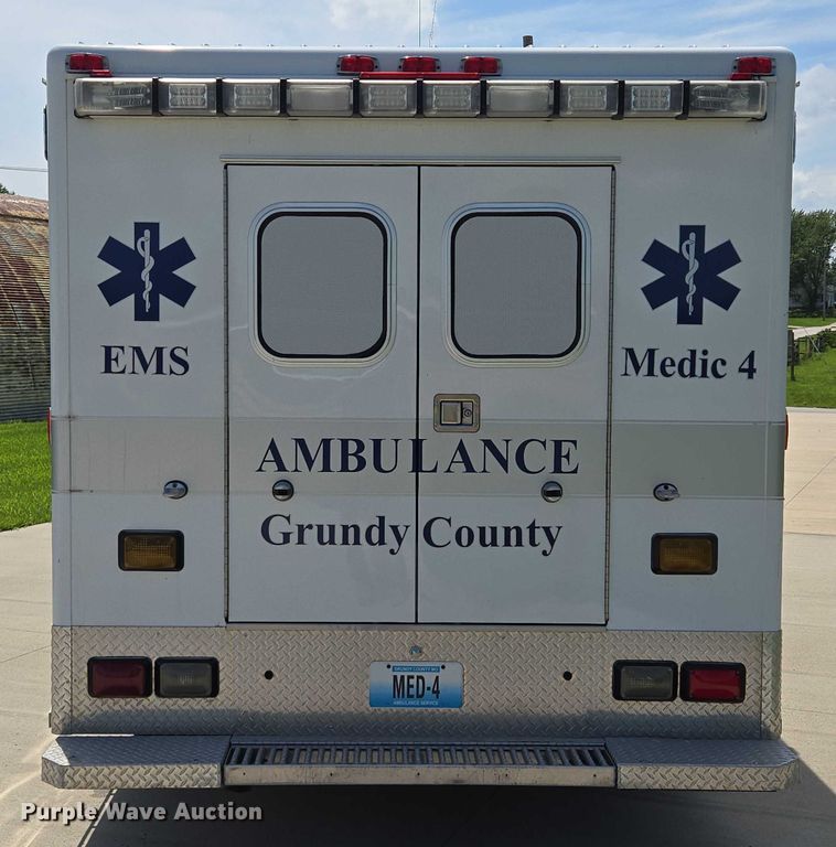 image for item EF1749 2000 Ford F350 Super Duty XLT ambulance