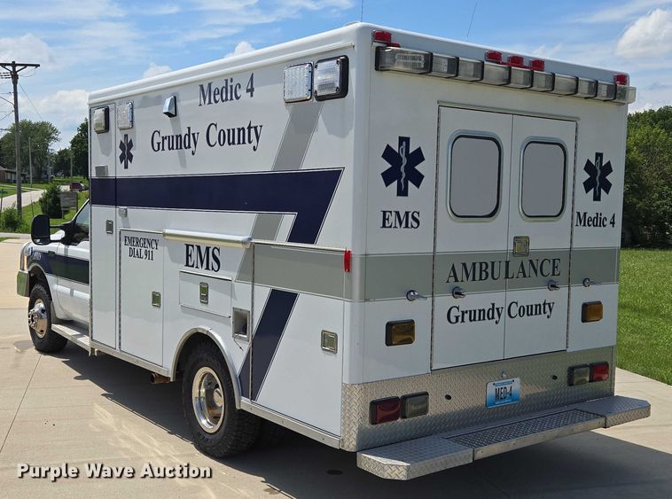 image for item EF1749 2000 Ford F350 Super Duty XLT ambulance