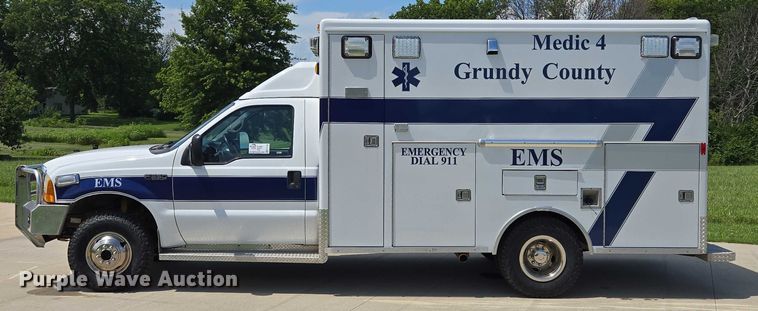 image for item EF1749 2000 Ford F350 Super Duty XLT ambulance