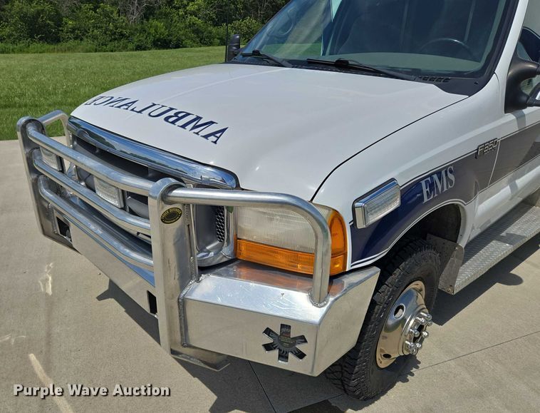 image for item EF1749 2000 Ford F350 Super Duty XLT ambulance