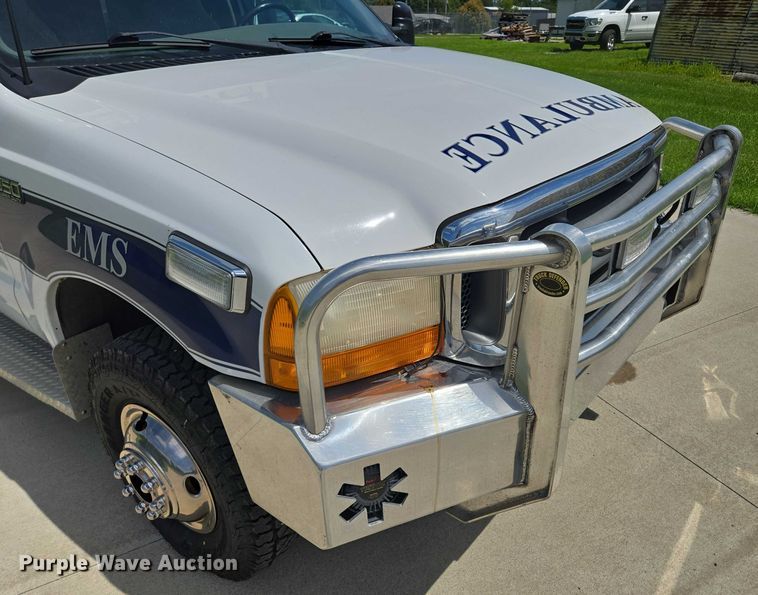 image for item EF1749 2000 Ford F350 Super Duty XLT ambulance