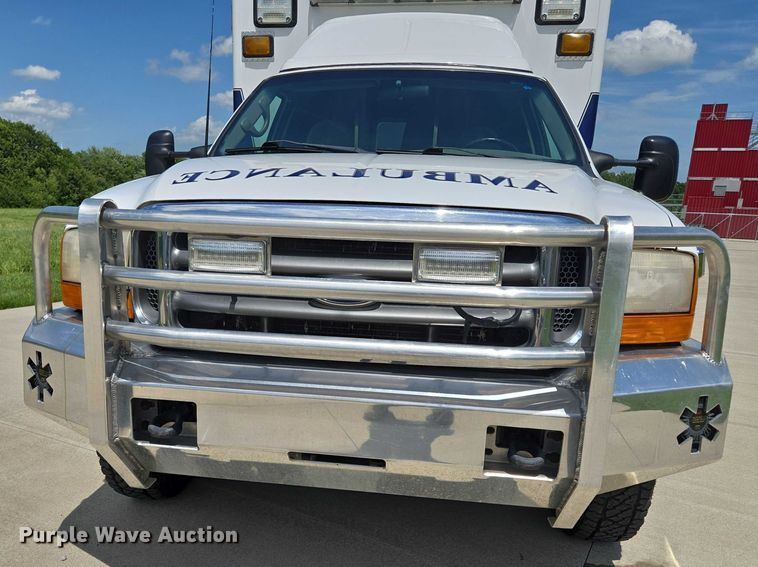 image for item EF1749 2000 Ford F350 Super Duty XLT ambulance