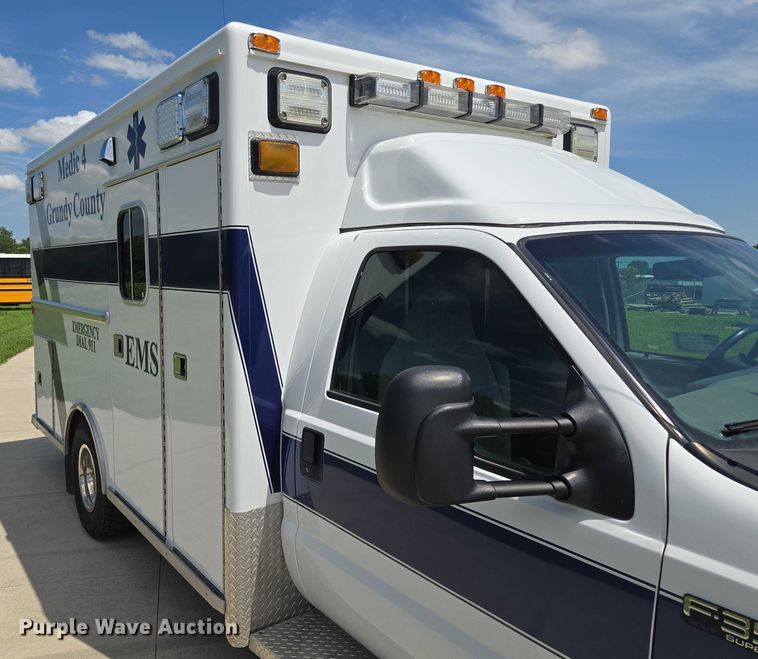 image for item EF1749 2000 Ford F350 Super Duty XLT ambulance