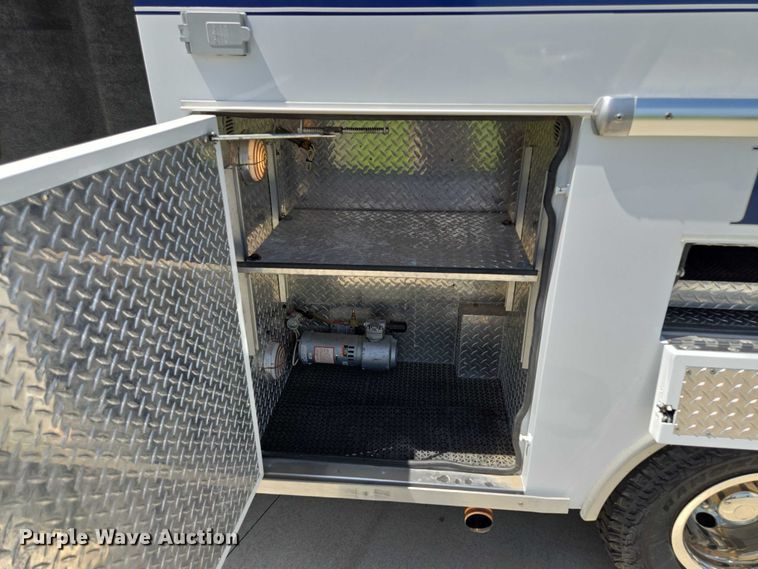 image for item EF1749 2000 Ford F350 Super Duty XLT ambulance