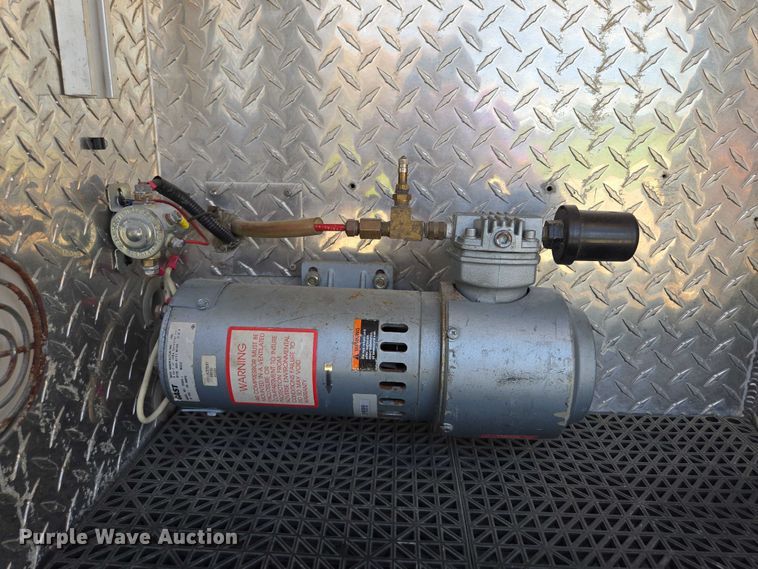 image for item EF1749 2000 Ford F350 Super Duty XLT ambulance