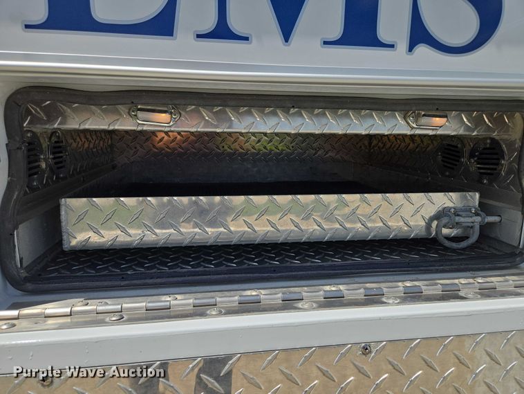 image for item EF1749 2000 Ford F350 Super Duty XLT ambulance