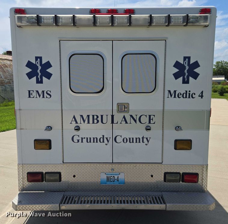 image for item EF1749 2000 Ford F350 Super Duty XLT ambulance