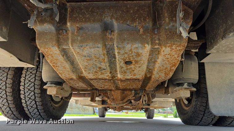 image for item EF1749 2000 Ford F350 Super Duty XLT ambulance