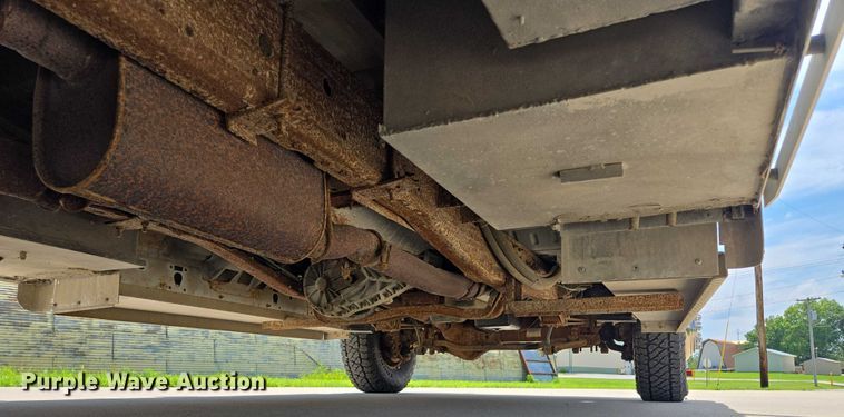 image for item EF1749 2000 Ford F350 Super Duty XLT ambulance