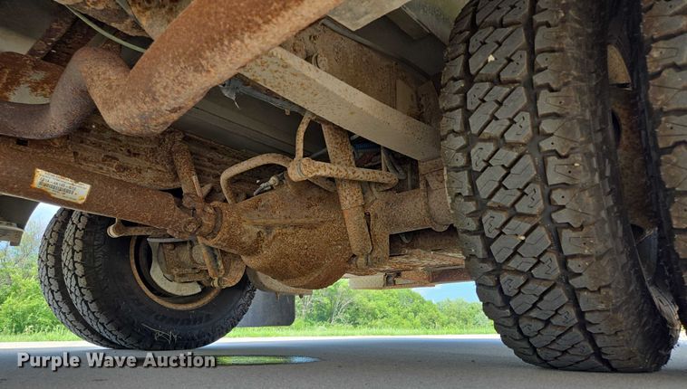 image for item EF1749 2000 Ford F350 Super Duty XLT ambulance