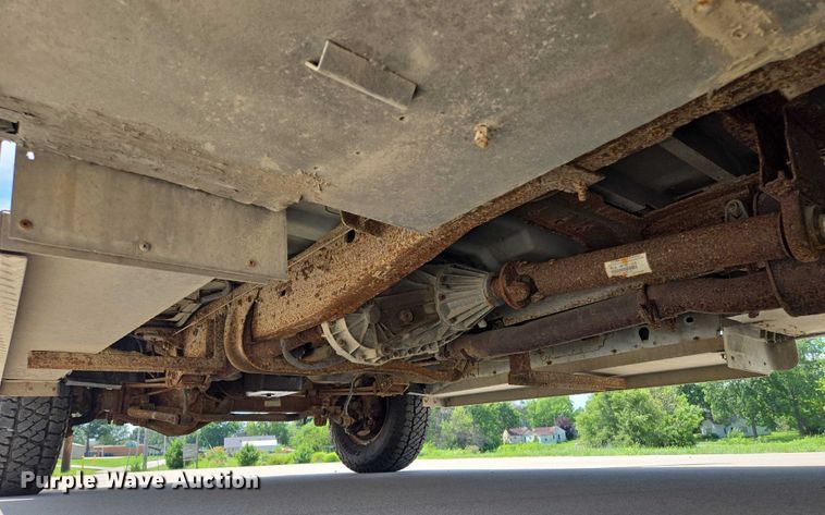 image for item EF1749 2000 Ford F350 Super Duty XLT ambulance