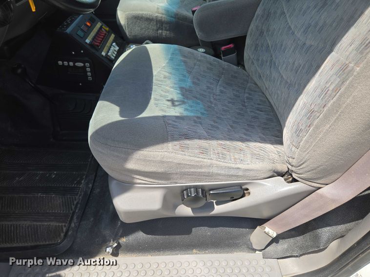 image for item EF1749 2000 Ford F350 Super Duty XLT ambulance