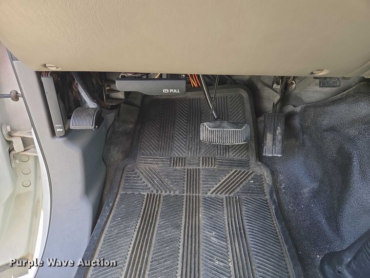 image for item EF1749 2000 Ford F350 Super Duty XLT ambulance