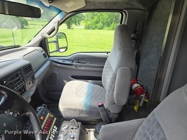 image for item EF1749 2000 Ford F350 Super Duty XLT ambulance