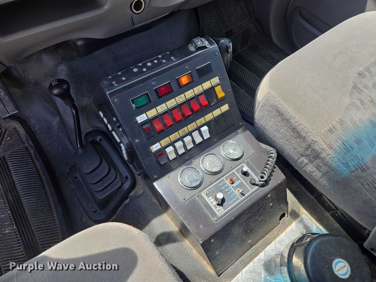 image for item EF1749 2000 Ford F350 Super Duty XLT ambulance