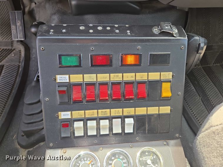 image for item EF1749 2000 Ford F350 Super Duty XLT ambulance