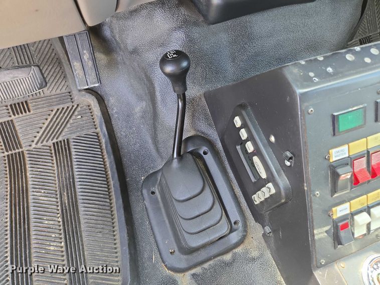 image for item EF1749 2000 Ford F350 Super Duty XLT ambulance