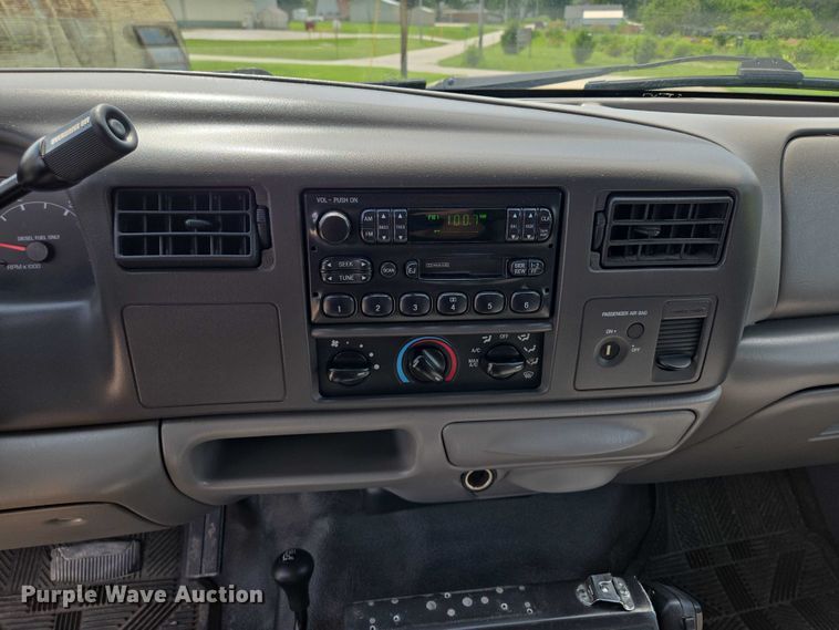 image for item EF1749 2000 Ford F350 Super Duty XLT ambulance