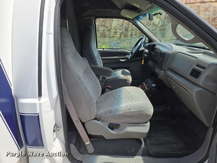 image for item EF1749 2000 Ford F350 Super Duty XLT ambulance