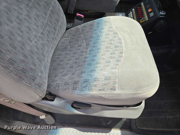 image for item EF1749 2000 Ford F350 Super Duty XLT ambulance