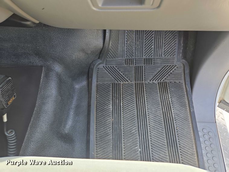 image for item EF1749 2000 Ford F350 Super Duty XLT ambulance