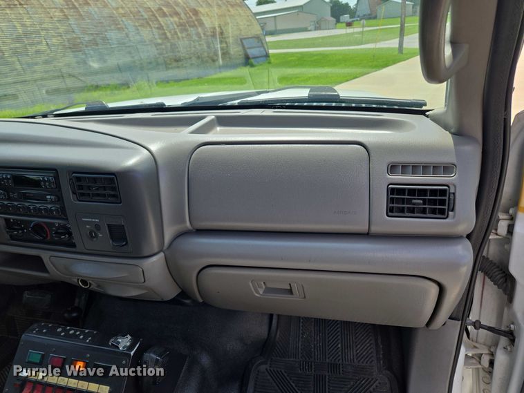 image for item EF1749 2000 Ford F350 Super Duty XLT ambulance