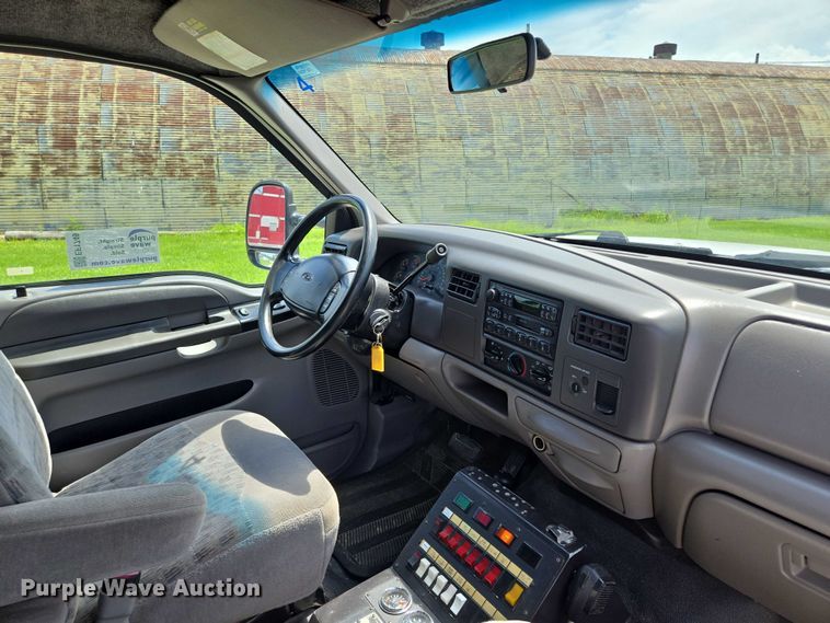 image for item EF1749 2000 Ford F350 Super Duty XLT ambulance