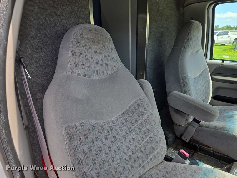 image for item EF1749 2000 Ford F350 Super Duty XLT ambulance