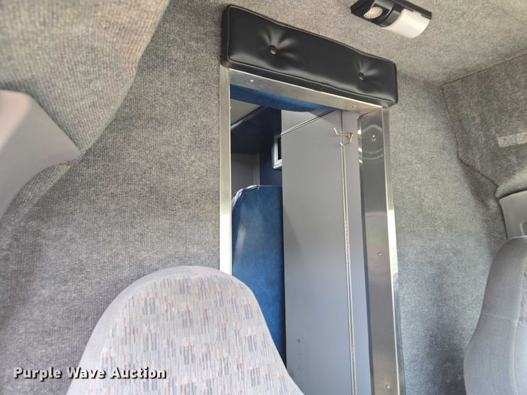 image for item EF1749 2000 Ford F350 Super Duty XLT ambulance