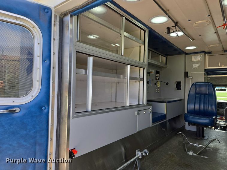 image for item EF1749 2000 Ford F350 Super Duty XLT ambulance