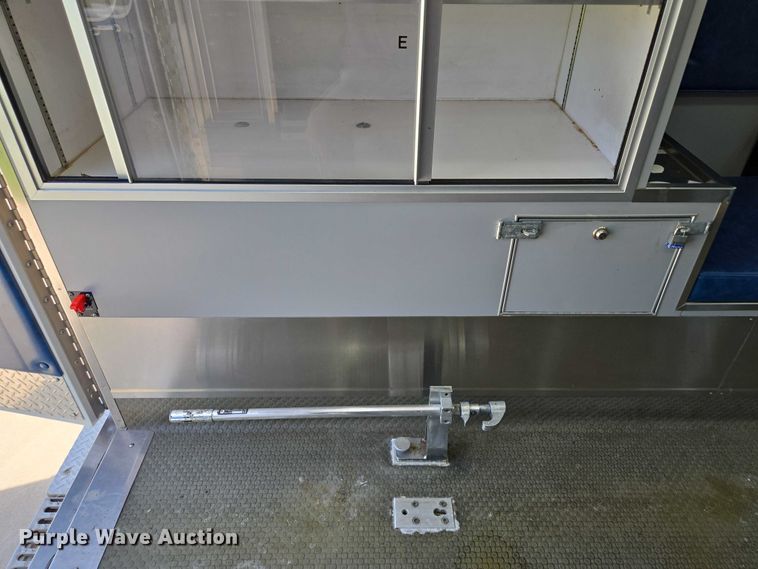 image for item EF1749 2000 Ford F350 Super Duty XLT ambulance