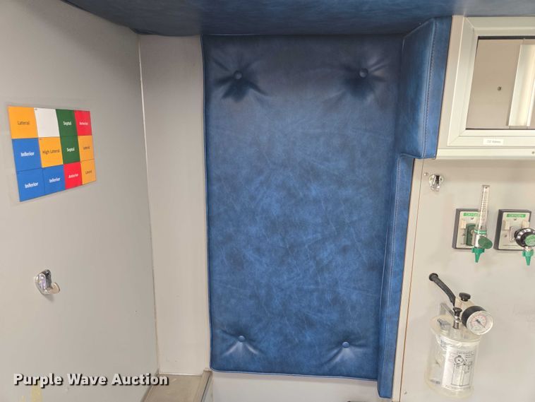 image for item EF1749 2000 Ford F350 Super Duty XLT ambulance