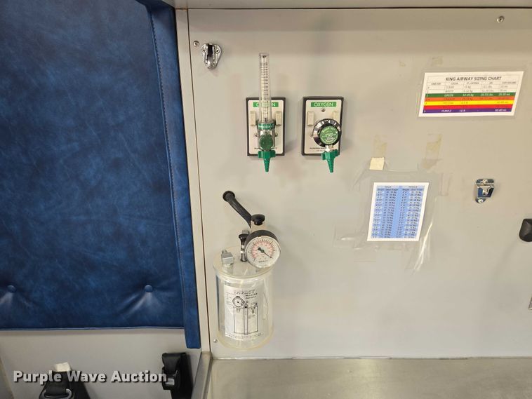 image for item EF1749 2000 Ford F350 Super Duty XLT ambulance