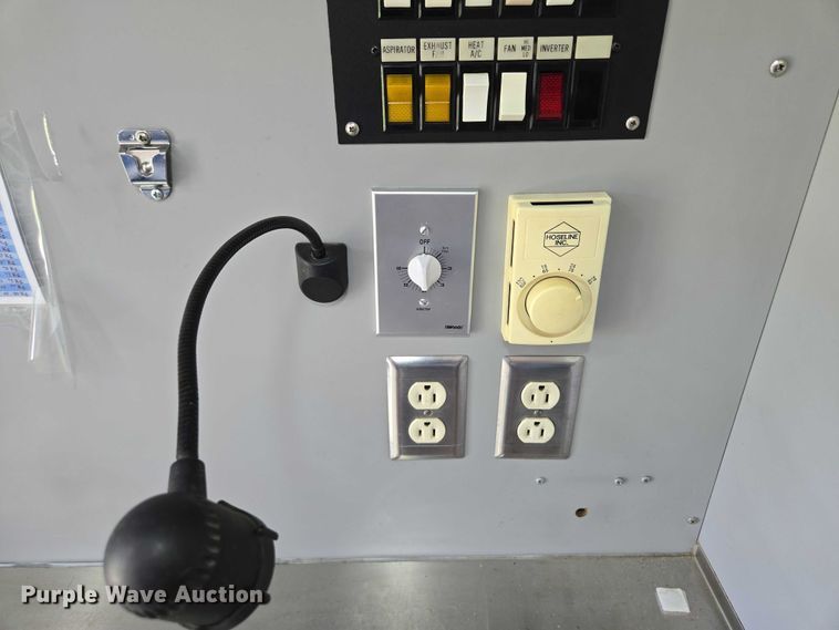 image for item EF1749 2000 Ford F350 Super Duty XLT ambulance