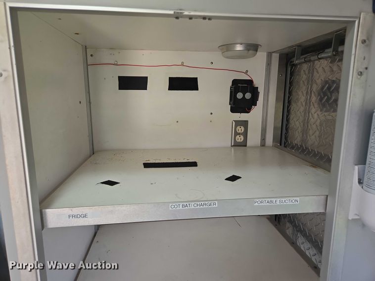 image for item EF1749 2000 Ford F350 Super Duty XLT ambulance