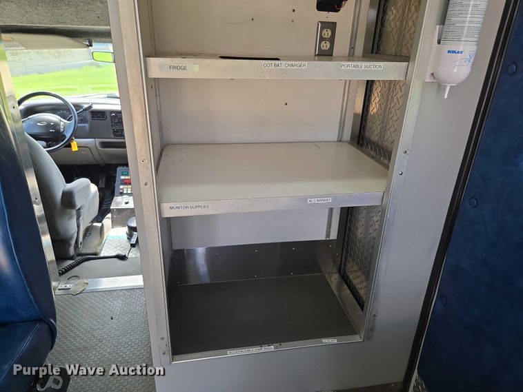 image for item EF1749 2000 Ford F350 Super Duty XLT ambulance