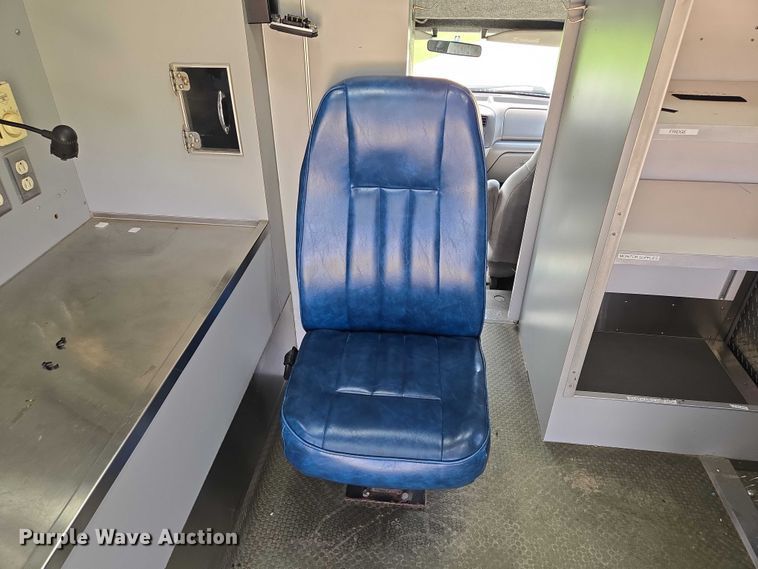 image for item EF1749 2000 Ford F350 Super Duty XLT ambulance