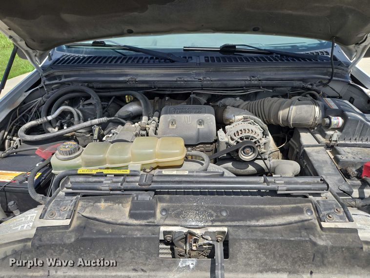 image for item EF1749 2000 Ford F350 Super Duty XLT ambulance