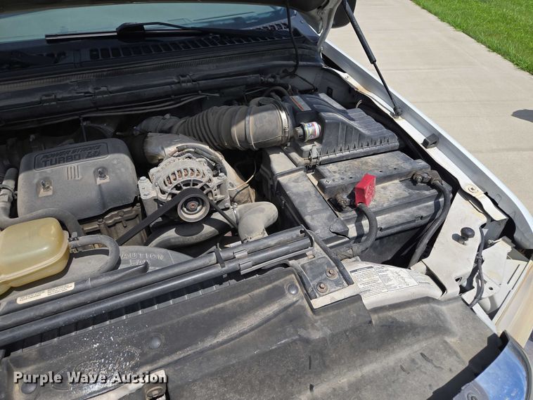 image for item EF1749 2000 Ford F350 Super Duty XLT ambulance