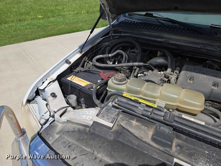 image for item EF1749 2000 Ford F350 Super Duty XLT ambulance