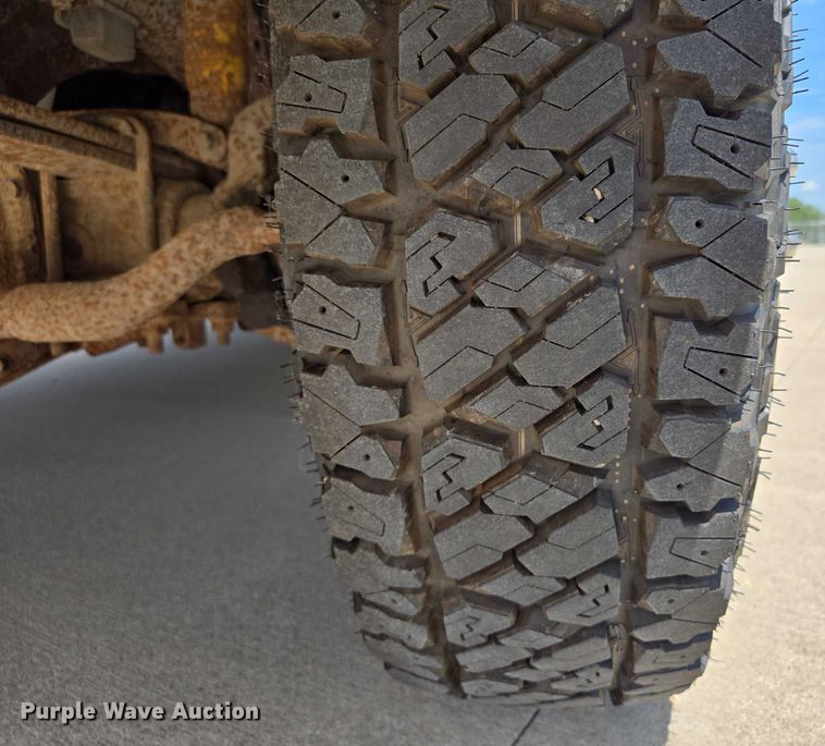 image for item EF1749 2000 Ford F350 Super Duty XLT ambulance