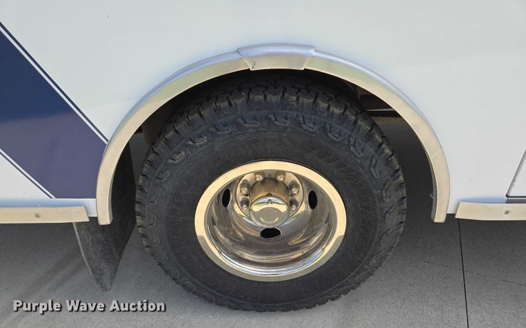 image for item EF1749 2000 Ford F350 Super Duty XLT ambulance