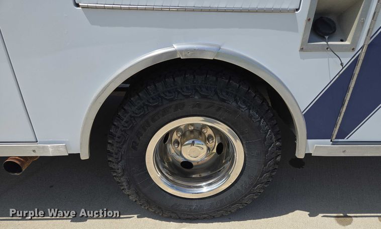 image for item EF1749 2000 Ford F350 Super Duty XLT ambulance